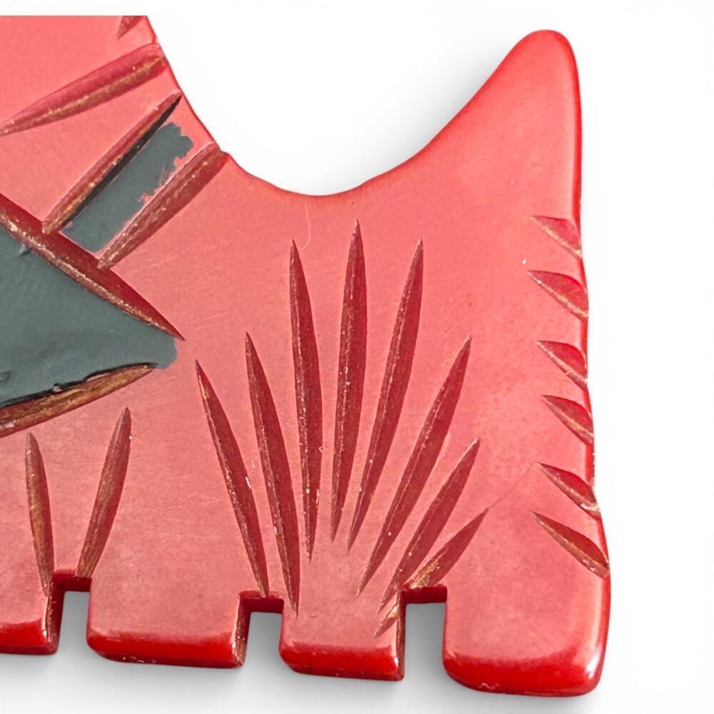 Carved Red Bakelite Scottie Dog Brooch - Picture 3 of 5